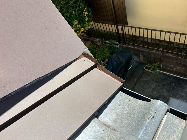 屋根の端部のカバー